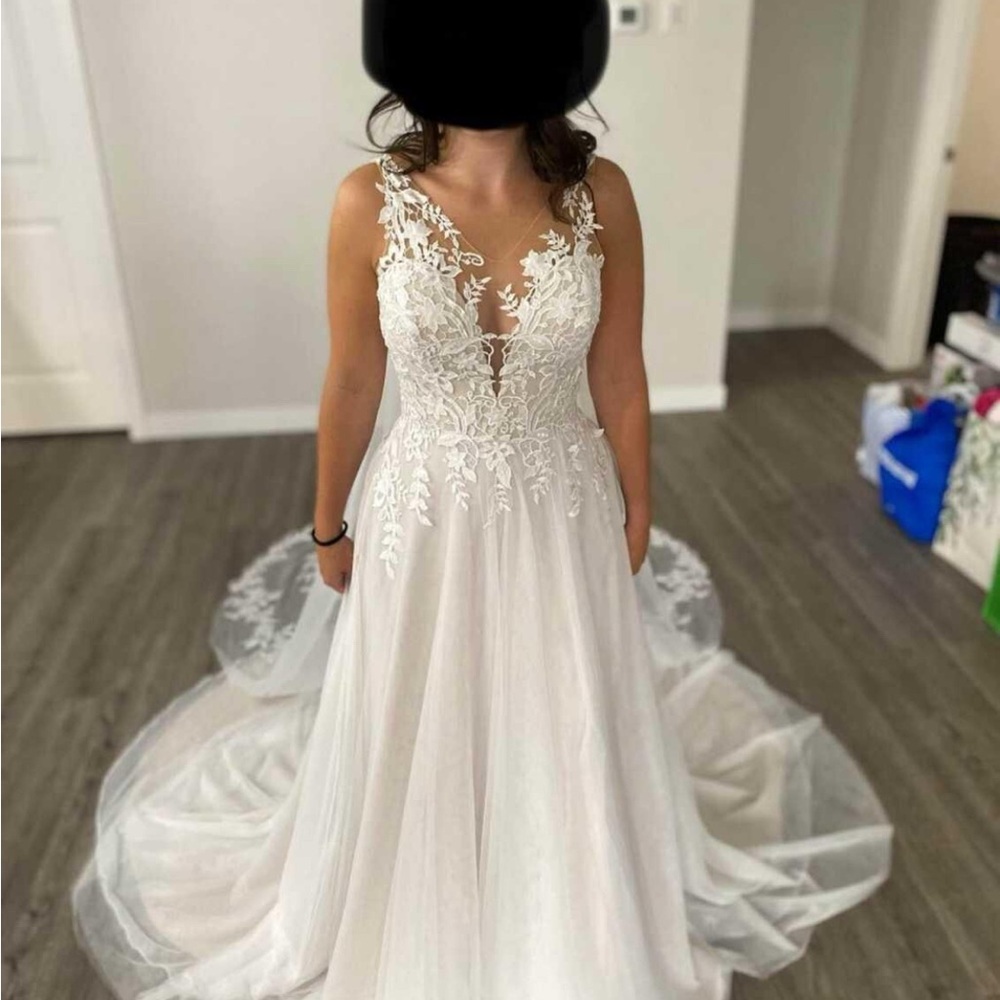 Elegant White Lace Women’s Dress